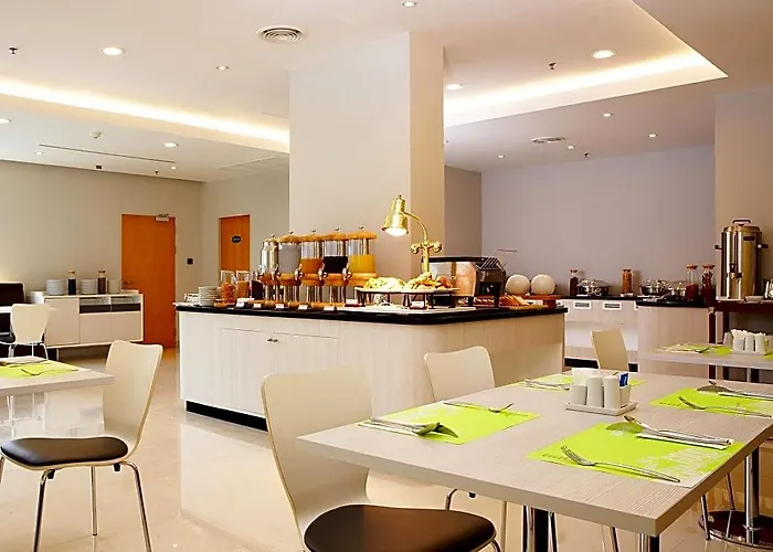 Ibis Sathorn 3*