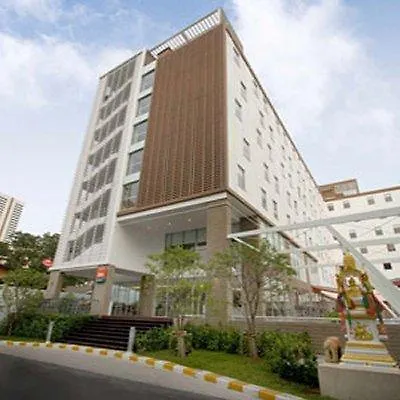 Отель Ibis Sathorn 3*